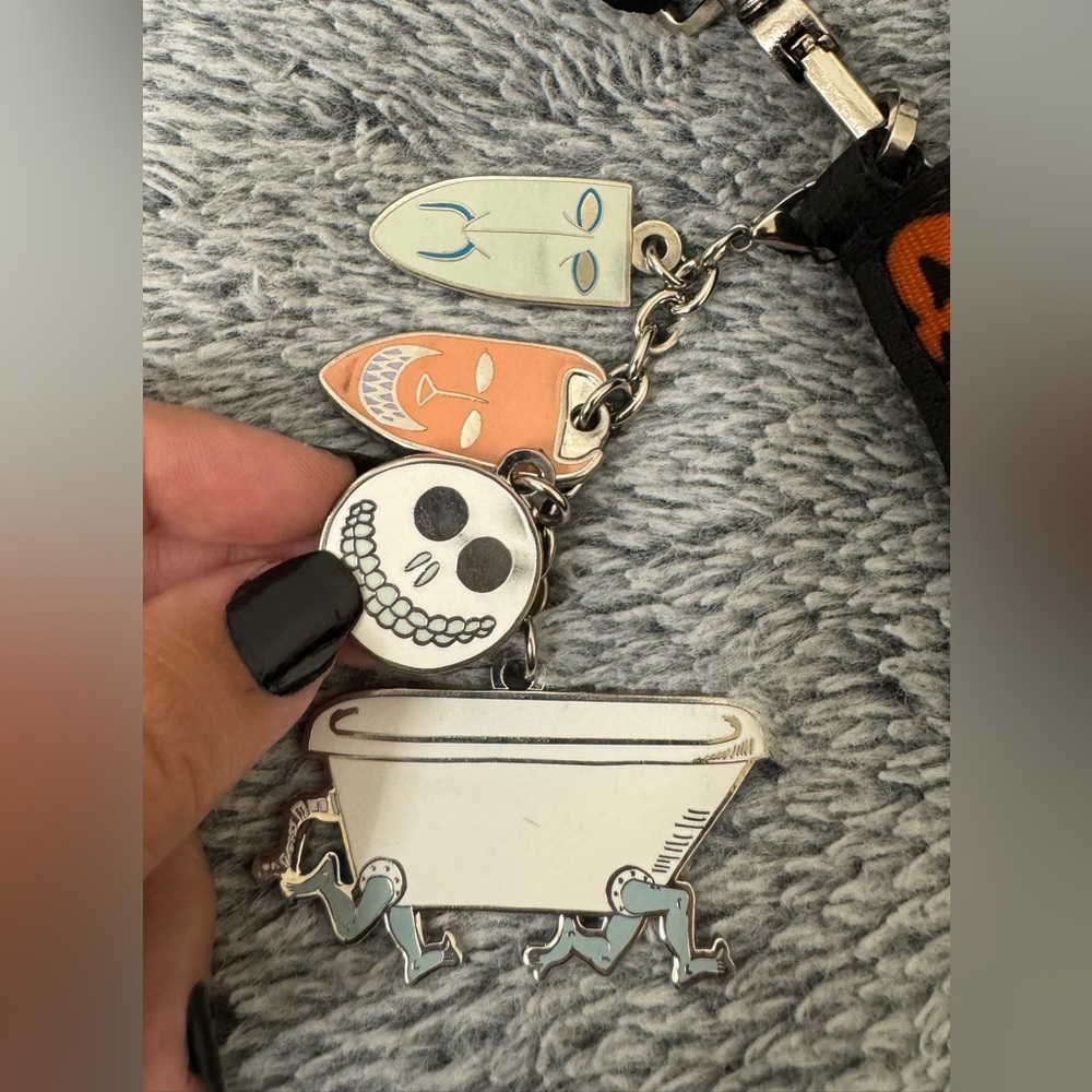 Harvey’s Seatbelt Bag Disney Nightmare Before Christmas - Picture 2 of 12